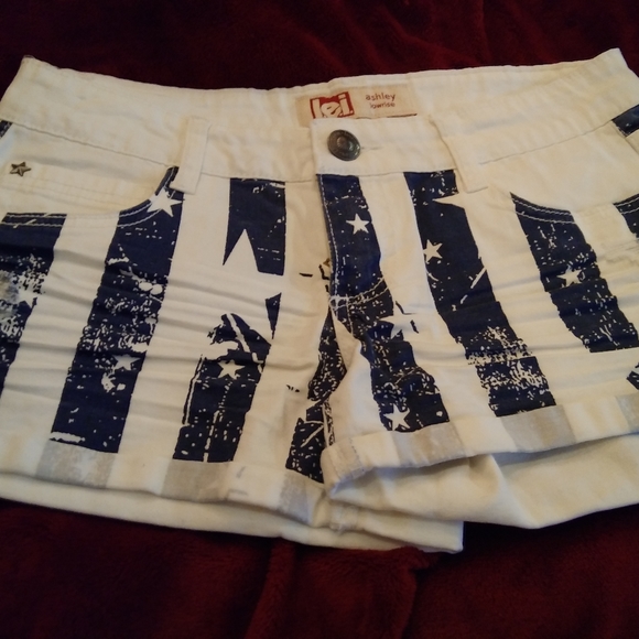 Beautiful Blue And White Stars And Stripes LEI Ash - Picture 1 of 7